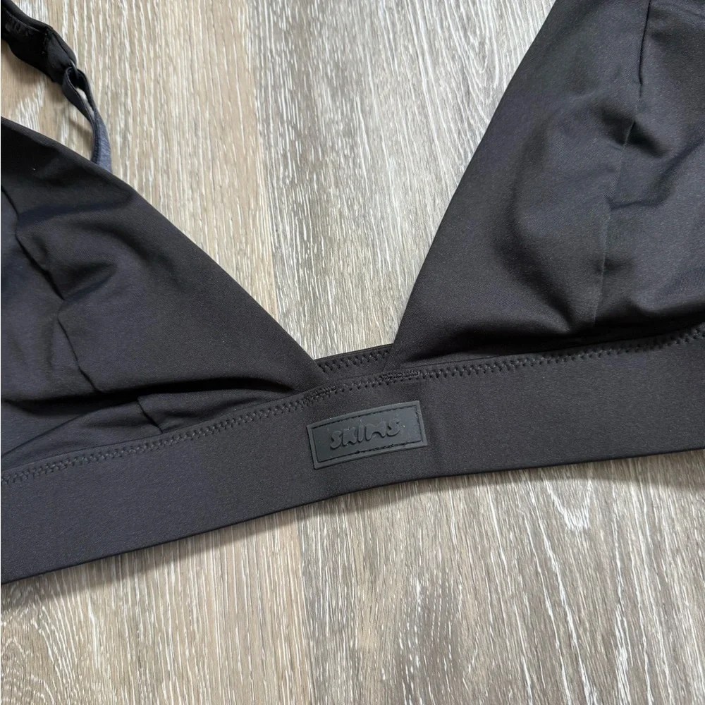 SKIMS Plunge Bikini Top in Onyx
